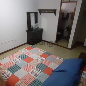 Alquiler Habitación con baño privado, cómoda, amueblada para una persona en casa totalmente equipada