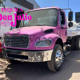 SE REMATA PIPA DE AGUA FREIGHTLINER M2 MODELO 2008