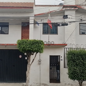 Las Águilas Netzahualcóyotl Edomex 3 niveles 7 recámaras