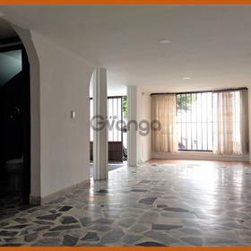CASA EN MANIZALES 4 Cuartos, alcoba de servicio, garaje