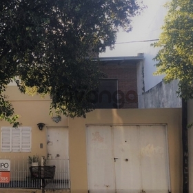 Casa de 3 dormitorios en venta, lote de 10x40, Buenos Aires - La Plata