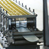 Machine profileuse automatique pour lame de rideau metallique  electrique