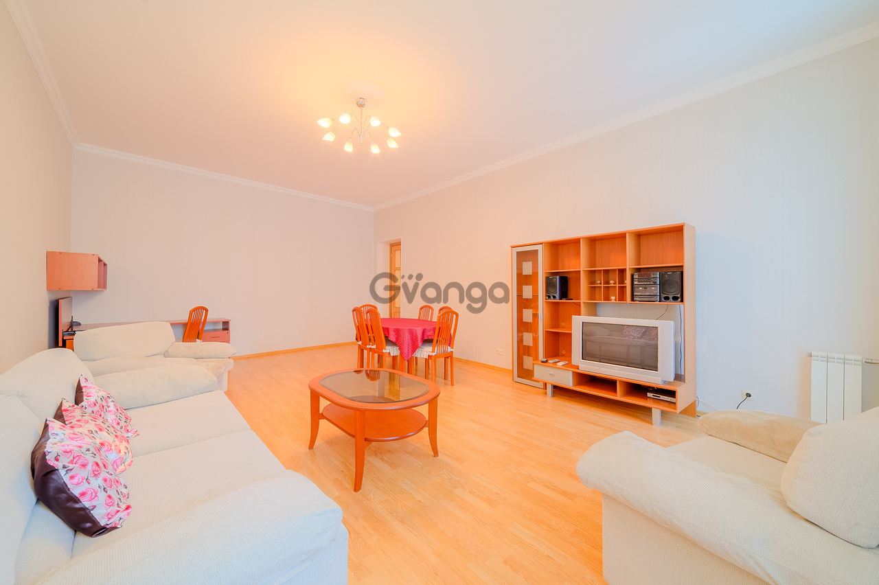 1051553_apartamenty-s-balkonom-u-ermitazha.jpg