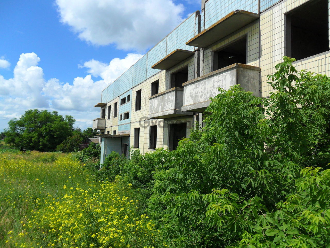 продаю панельный дом. стена многоэтажного дома. советские девятиэтажки. серия 1лг-606 санкт-петербург. девятиэтажный дом.