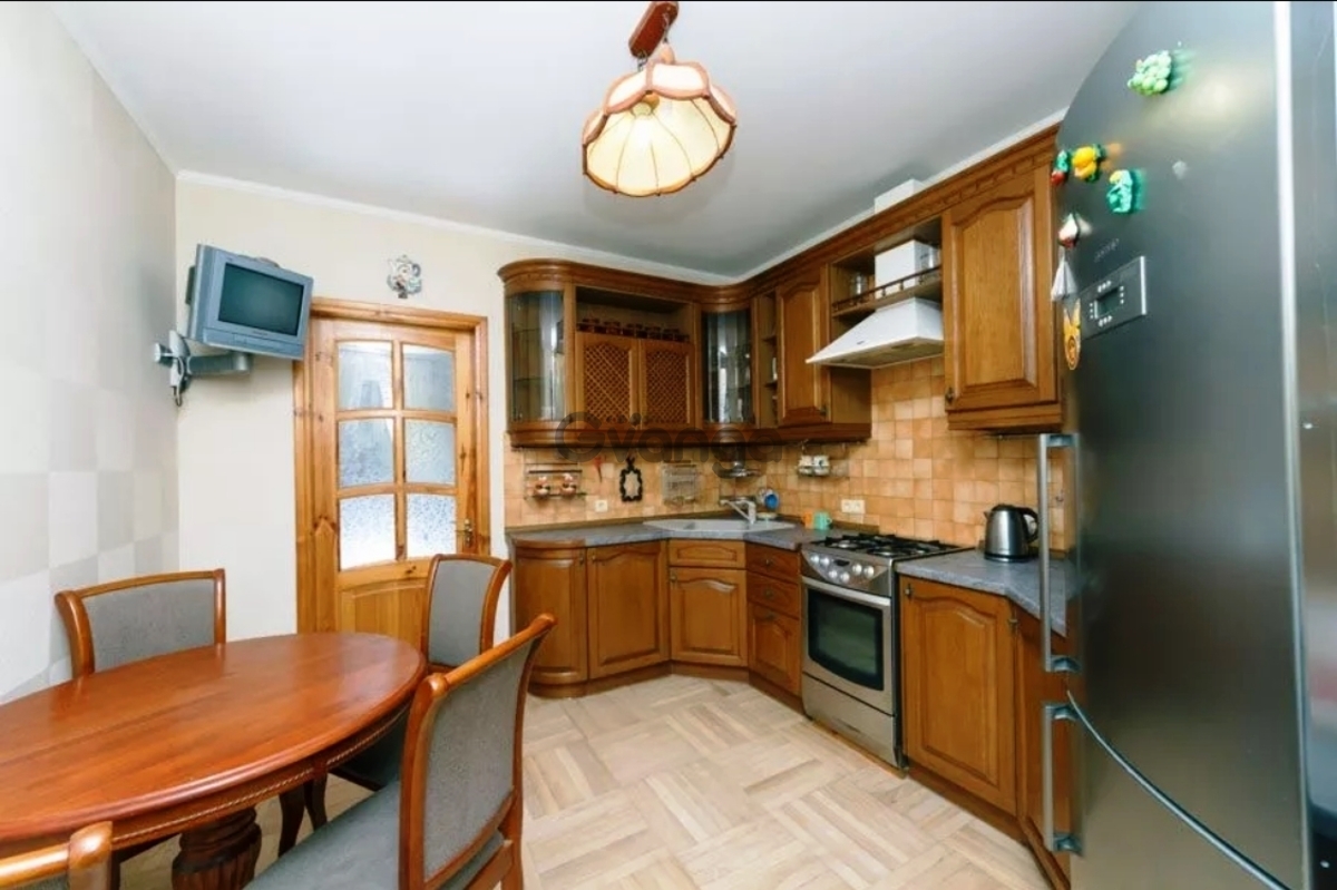 1428484_sdayet-sya-v-arendu-kvartira-4-kom-100-m-turovskaya-ul-metro-tarasa-shevchenko.jpg
