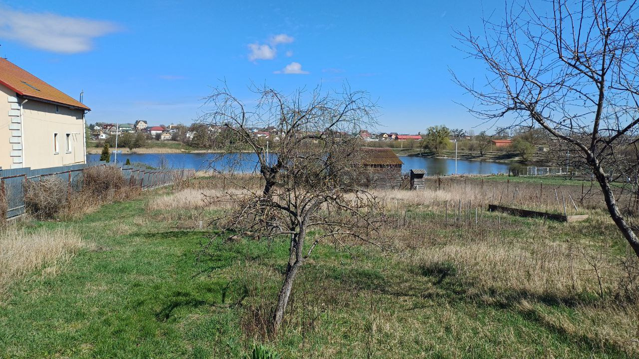 2526600_prodazh-zemel-noi-dilyanki-18-sot-s-tarasivka-poruch-z-ozerom.jpg