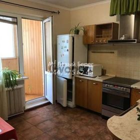 Продается квартира 2-ком 74 м² ул. Урловская, 19, метро Позняки