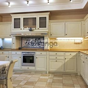 Сдается в аренду квартира 5-ком 200 м² ул. Гончара Олеся, 26, метро Золотые ворота
