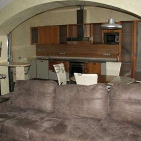 Сдается в аренду квартира 3-ком 180 м² Ковпака ул., метро Дворец Украина