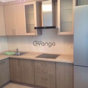 Сдается в аренду квартира 1-ком 48 м² Невская ул., метро Нивки