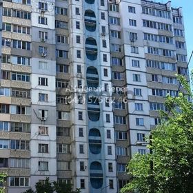 Продается квартира 2-ком 56 м² ул. Заломова Петра, 1 а