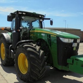трактор колесный John Deere 8335R Год выпуска 2013