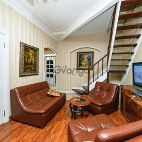 Сдается в аренду квартира 5-ком 150 м² Толстого Льва ул.