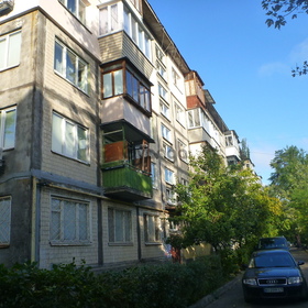 Продажа 1-комнатной квартиры рядом со ст. метро Дарница, ул Бажова,6