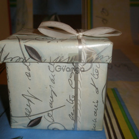 Новая,симпатичная,праздничная коробочка с бантиком для романтичного подарка ювелирных украшений,бижутерии,часов и т.д...