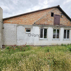 Продам дом с большим участком земли в Центре