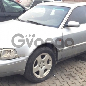 Audi A8 3.7 AT (230 л.с.) 1996 г.