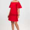Красное платье с открытыми плечами