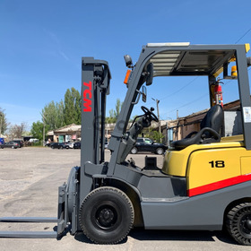 Вилковий дизельний автонавантажувач TCM (Nissan) з ротатором, з кабiною та пічкою.