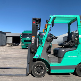 Вилочний автонавантажувач Mitsubishi, 2020 року, з пічкою.