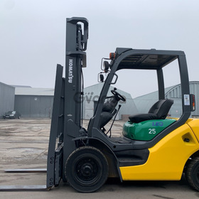 Вилковий автонавантажувач Komatsu з бічним зміщенням. Модель: FG25C-15.