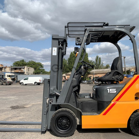 Вилочний автонавантажувач TCM (Nissan) на 1500 кг