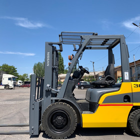 Вилочный погрузчик Nissan на 3 тонны, с синхронным позиционером вил