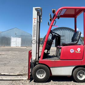 Вилковий автонавантажувач Toyota на 0.9 тонни, компакт-модель