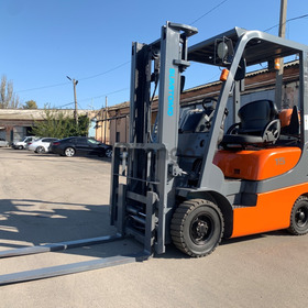 Вилковий автонавантажувач Sumitomo на 1.5 тонни, з синхронним позиционером вил