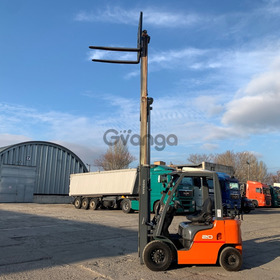 Вилочний автопогрузчик Nissan, з щоглою triplex/триплекс 5.1 метри.  Модель: P1F2A20D.